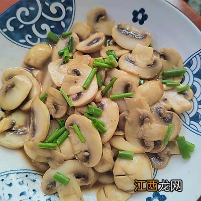 白色的蘑菇和什么一起炒才好吃