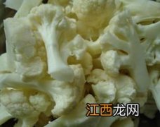 花菜炒肉先放什么