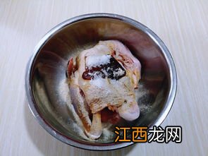 鸡爪怎么塞鸡肚子里