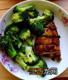 鸡胸肉配西兰花怎么做好吃