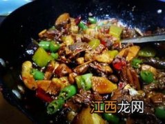 小公鸡蒸加什么好吃