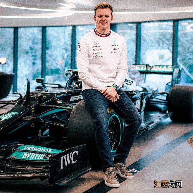 时隔8年重回梅奔总部!米克:变化太大 有幸加入团队