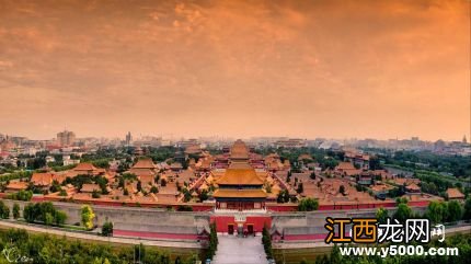 为什么民间流传故宫房间是九千九百九十九间半?