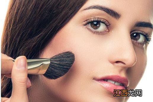 日本正流行 偏高腮红才时髦