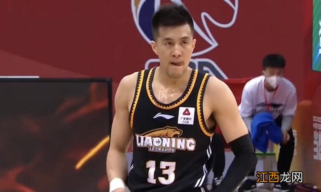 复出就砍20+！郭艾伦找回状态 盯防小外拼到挨肘