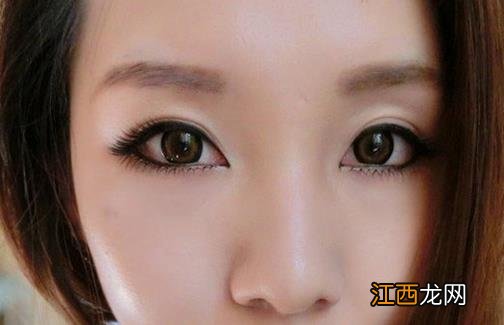 简单的粘假睫毛的技巧打造迷人双眸