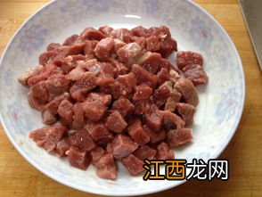 火龙果炒牛肉叫什么菜