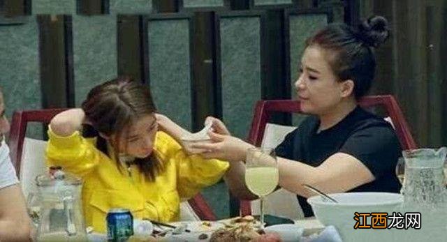 16岁还要喂饭才吃,一天花费十几万,这个超级“巨婴”现在咋样了