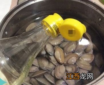 花甲黑色的怎么清洗干净