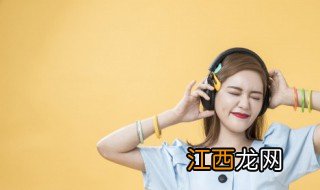 抖音里咬嘴唇唱歌的女人 抖音咬嘴唇是什么歌