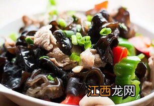 木耳炒肉要什么辣椒