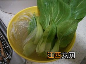 鸡蛋卷包什么青菜