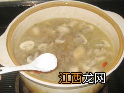 土鸡用什么菇煲汤