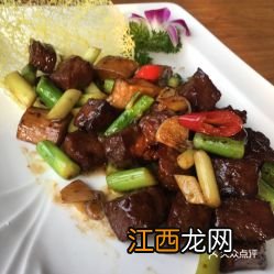 牛肉粒烧什么好