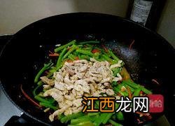 蒿杆子炒肉怎么做