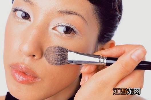 冬日烦恼 皮肤干燥为什么也长痘