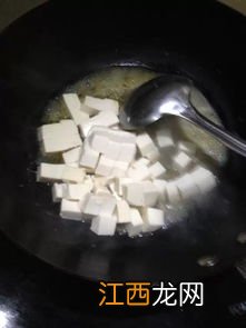 咸菜豆腐汤用什么菜