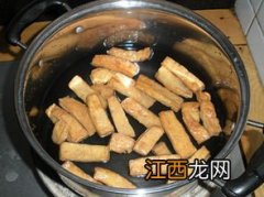 煮炸豆腐要放什么好吃