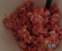 炸牛肉丸子什么颜色