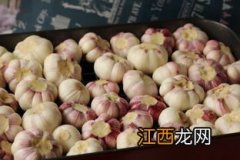 糖蒜的腌好了放在什么地方啊