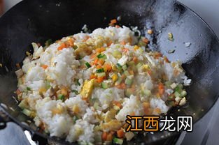 家常炒米饭都要什么菜