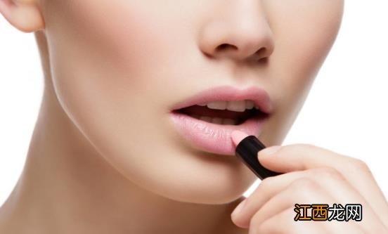 冬季嘴唇容易干裂 日常护唇要点还你嘟嘟嫩唇