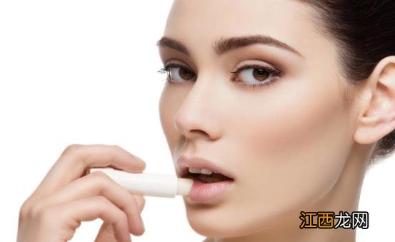 冬季嘴唇容易干裂 日常护唇要点还你嘟嘟嫩唇