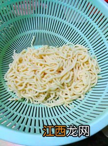 大头青炒面条怎么炒