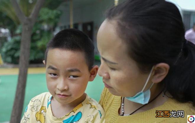 女子孕期提重物致孩子早产，意外怀二宝后决定留下，谁知还是悲剧