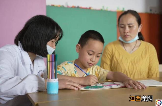 女子孕期提重物致孩子早产，意外怀二宝后决定留下，谁知还是悲剧