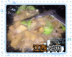 猪肉炖茄子放什么