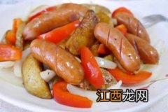 土豆炒香肠先放什么调料