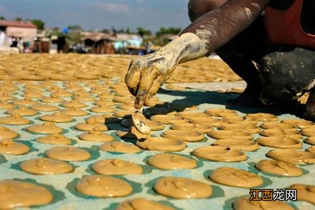 最早独立的黑人国家，200多年了依然穷得吃泥巴，黑人真的不懂治国