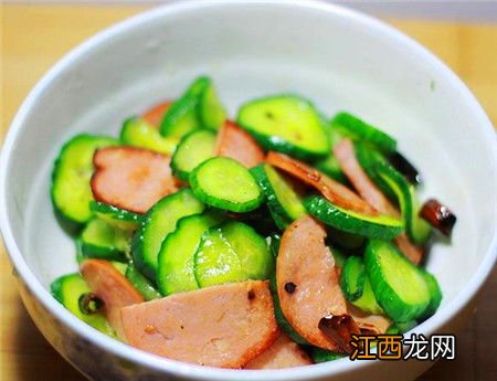 鸡蛋火腿肠黄瓜肉一起炒是什么菜