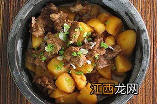 土豆炖牛肉放什么配菜