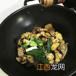 香菇和什么菜搭配炒鸡肉好吃