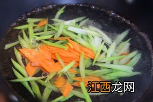 凉拌腐竹和芹菜放什么佐料好吃