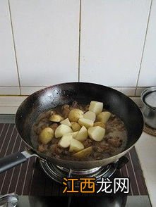 拿什么炖童子鸡最好