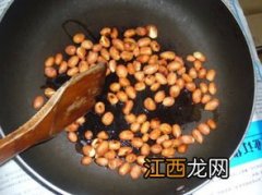 油爆花生米炒多久