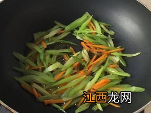 芹菜核桃仁还加什么炒