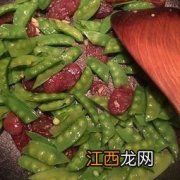 腊肠炒荷兰豆多久收