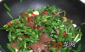 鸭血炒韭菜都放什么