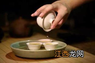 来客人怎么倒茶视频