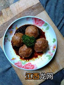 牛肉加什么菜做丸子好吃