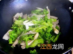 西兰花炒平菇放什么