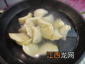 菠菜饺子里加什么好吃