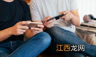 15岁的孩子玩手机怎么控制啊 15岁的男孩爱玩手机怎么办呀