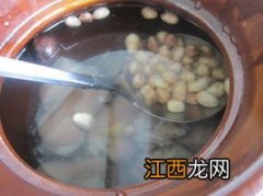 黄豆花生炖猪蹄要炖多久