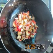 腊火腿肠炒什么吃