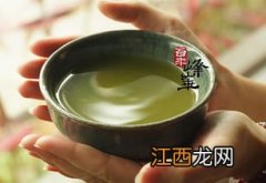 刚倒上去的茶水怎么洗